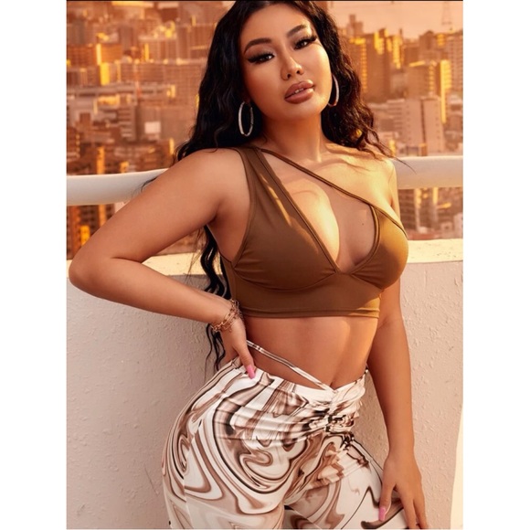 SHEIN SXY Solid Asymmetric Neck Cut Out Crop Top & Marble Print Flare Leg Pants - Picture 3 of 5